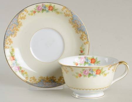 N192 Footed Cup & Saucer Set