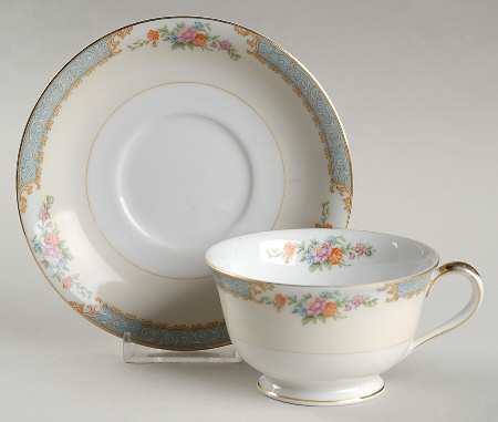 N193 Footed Cup & Saucer Set