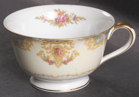 N194 Footed Cup