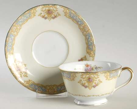 N194 Footed Cup & Saucer Set