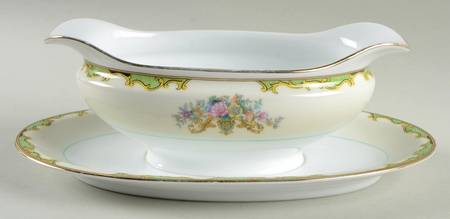 N204 Gravy Boat with Attached Underplate