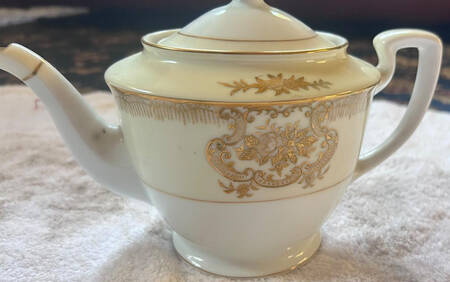 N208 Coffee Pot & Lid