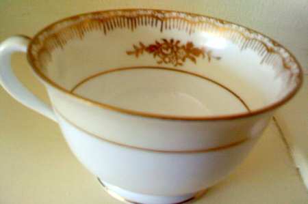 N208 Footed Cup