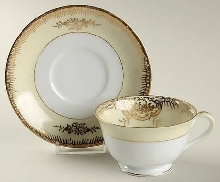 N208 Footed Cup & Saucer Set