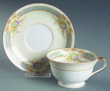 N21 Footed Cup & Saucer Set