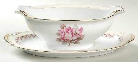 N212 Gravy Boat with Attached Underplate