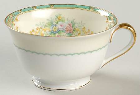 N213 Footed Cup