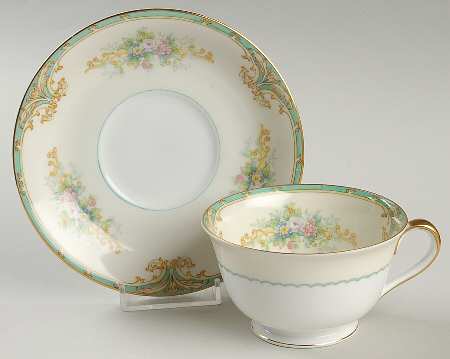 N213 Footed Cup & Saucer Set