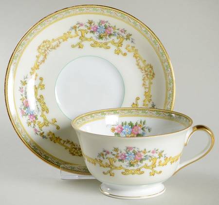 N214 Footed Cup & Saucer Set