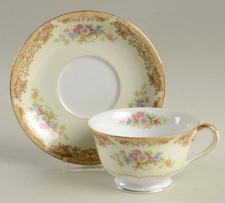 N216 Footed Cup & Saucer Set