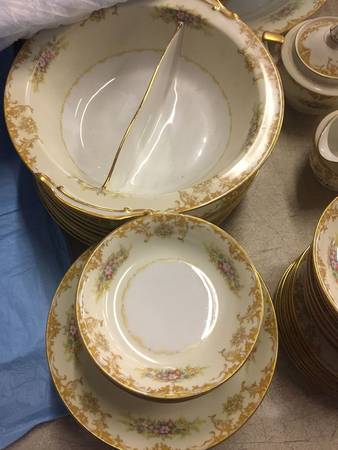 N22 10" Round Divided Vegetable Bowl