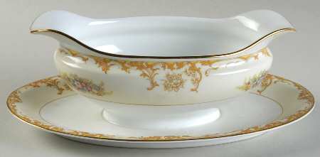 N22 Gravy Boat with Attached Underplate