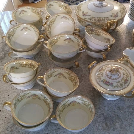 N222 Footed Cup