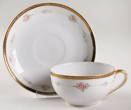 N224 Flat Cup & Saucer Set
