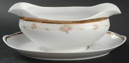 N224 Gravy Boat with Attached Underplate