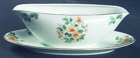 N228 Gravy Boat with Attached Underplate