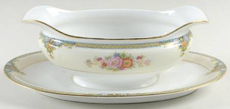 N23 Gravy Boat with Attached Underplate