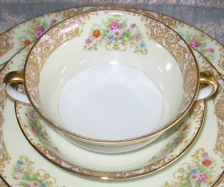 N231 Footed Cream Soup Bowl