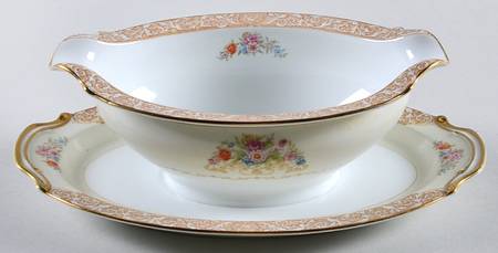 N231 Gravy Boat with Attached Underplate