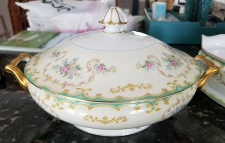 N238 Round Covered Vegetable