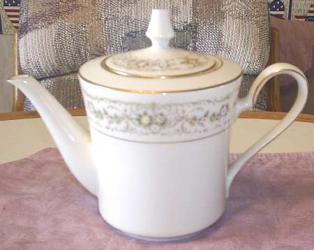 7008 Teapot & Lid