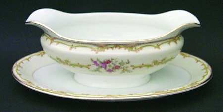 N240 Gravy Boat with Attached Underplate