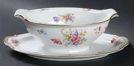 N250 Gravy Boat with Attached Underplate