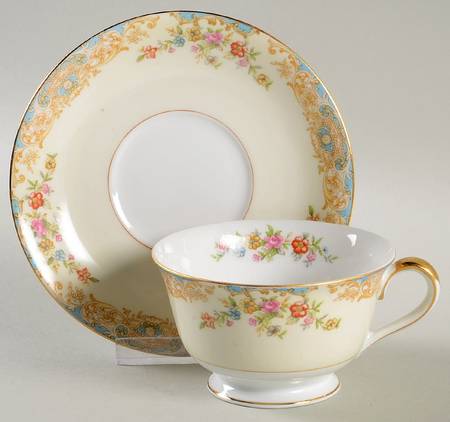 N251 Footed Cup & Saucer Set
