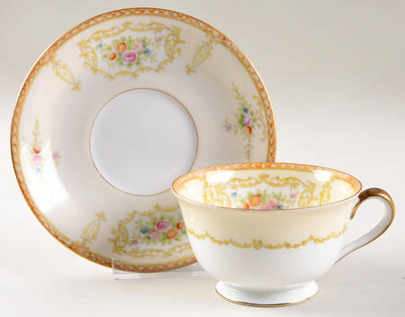 N252 Footed Cup & Saucer Set