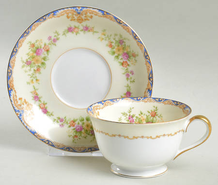 N253 Footed Cup & Saucer Set