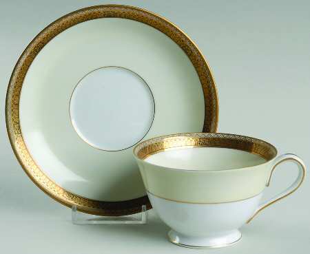 N254 Footed Cup & Saucer Set
