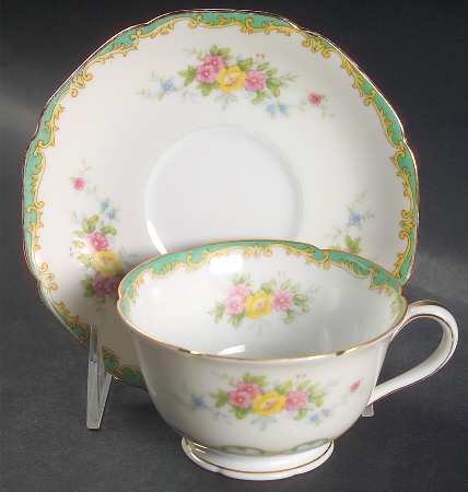 N267 Footed Cup & Saucer Set
