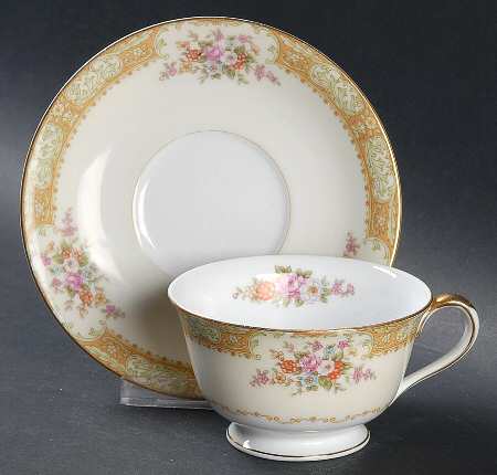 N268 Footed Cup & Saucer Set