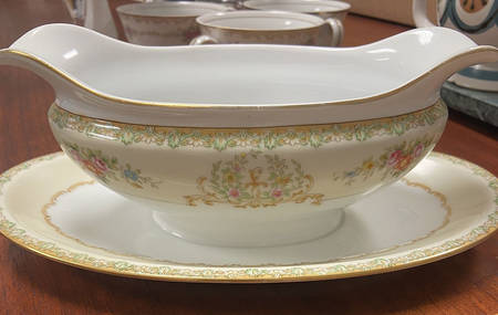 N278 Gravy Boat with Attached Underplate