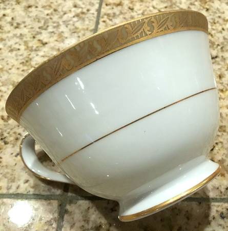 N281 Footed Cup