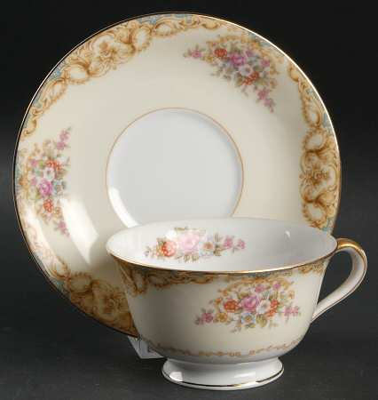 N290 Footed Cup & Saucer Set