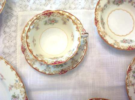 N296 Footed Cup & Saucer Set