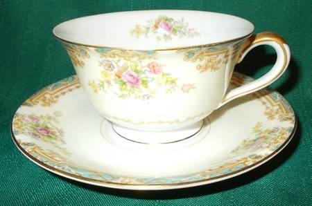 N299 Footed Cup & Saucer Set