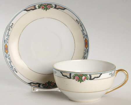 N302 Flat Cup & Saucer Set