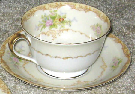N309 Footed Cup & Saucer Set