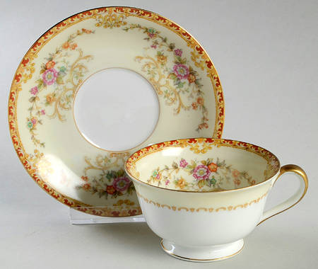 N31 Footed Cup & Saucer Set
