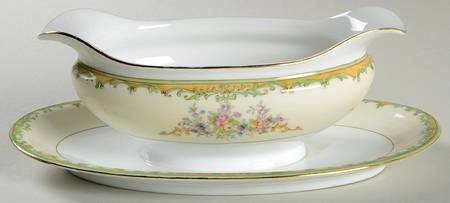 N310 Gravy Boat with Attached Underplate