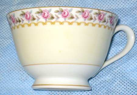 N315 Footed Cup