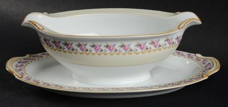 N315 Gravy Boat with Attached Underplate