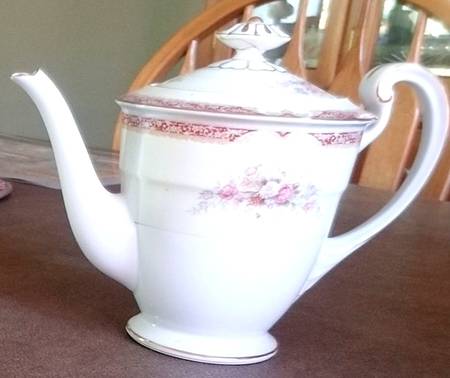 N328 Teapot & Lid
