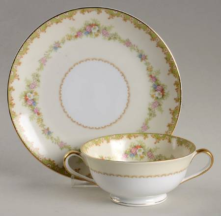 N33 Footed Cream Soup Bowl & Saucer Set