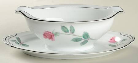 N34 Gravy Boat with Attached Underplate