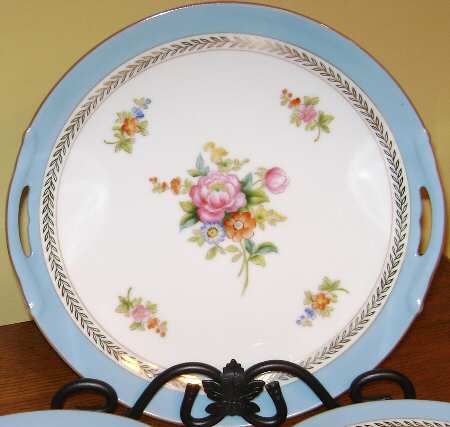 N340 Handled Cake Plate