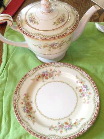 N346 Teapot & Lid
