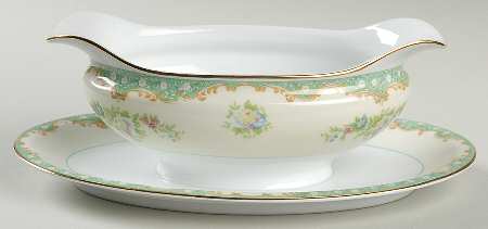 N35 Gravy Boat with Attached Underplate